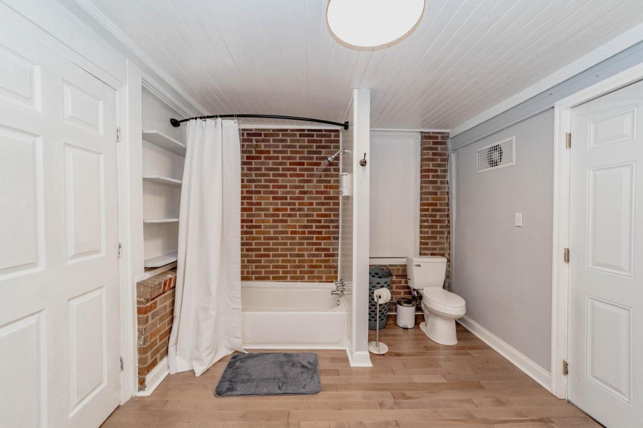 Comfortable King Suite Zen Space Hattiesburg Exteriör bild